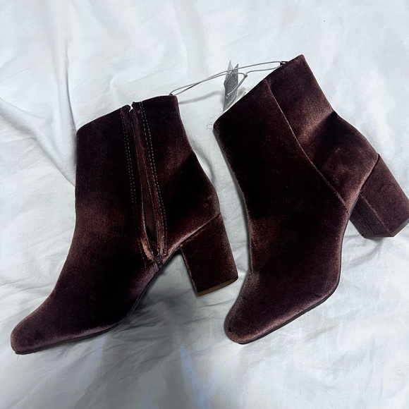 Pink Velvet boot heels from Old Navy - Picture 2 of 2